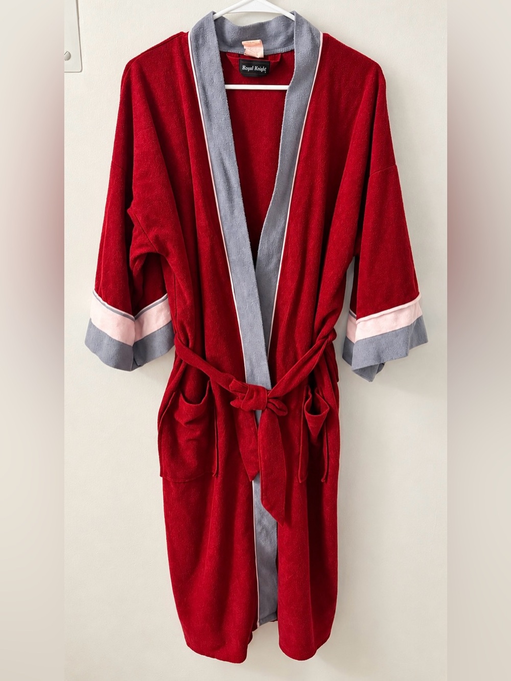 Rare Vintage Royal Knight Red & Gray Plush Robe – Cozy Bathrobe – Unisex